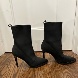 Knitted boot heels
